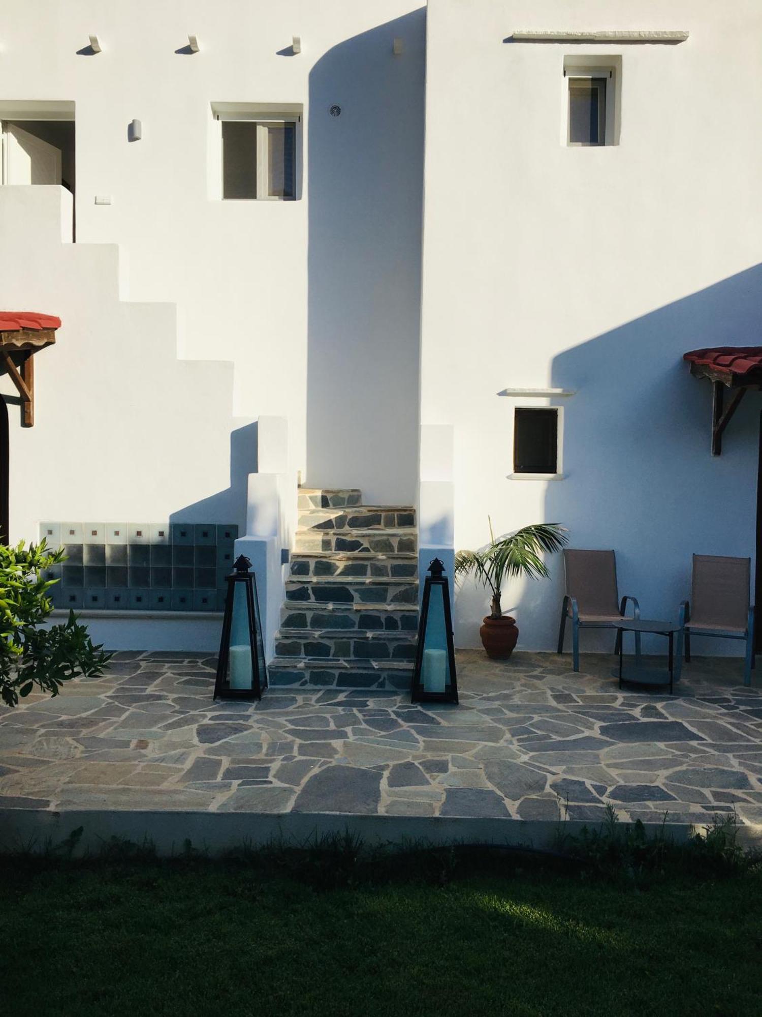Ninemia Naxos Suites Agios Thaleleos エクステリア 写真